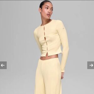 ALO Yoga Dreamlight Long Sleeve Top Medium Limited: Candlelight Yellow NWT